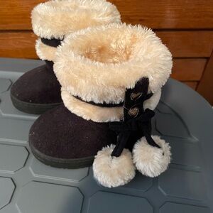 Bebe puffy suede little boats super cute size 5